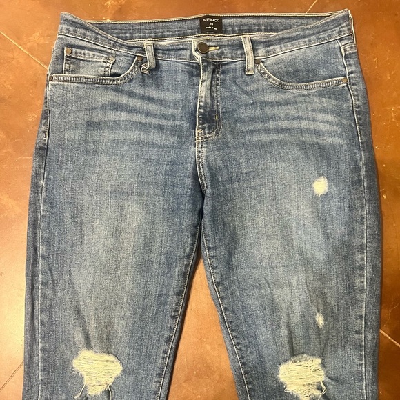 Just Black Medium Wash Mid Rise Distressed Ripped Jeans Size 29 - Picture 2 of 9